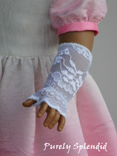 Load image into Gallery viewer, Lacy White Fingerless Gloves
