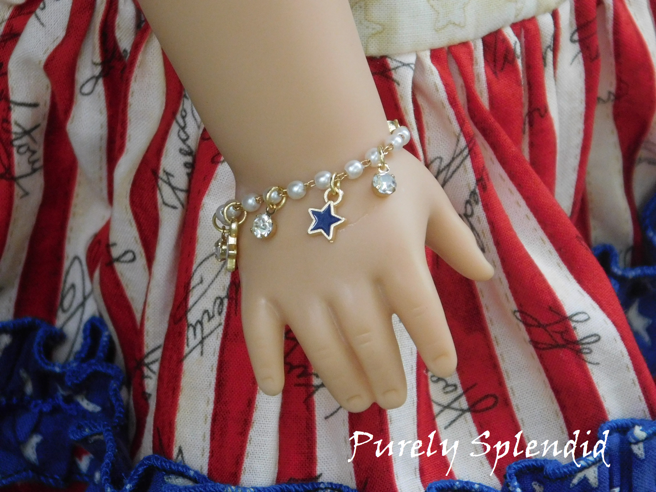 Dainty pearl bracelet with sparkling drops and blue star charm