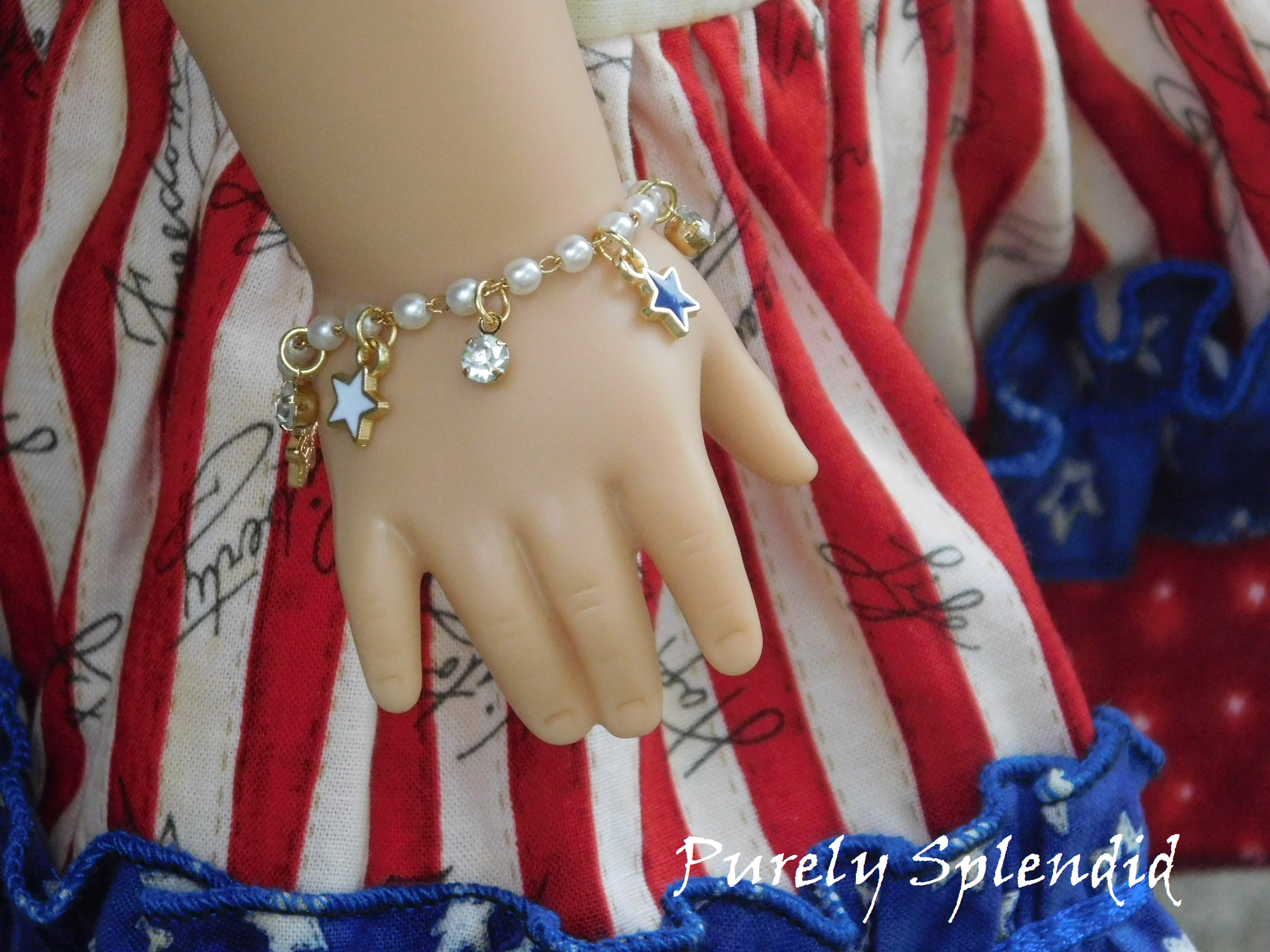 Dainty pearl bracelet with sparkling drops and white star charm