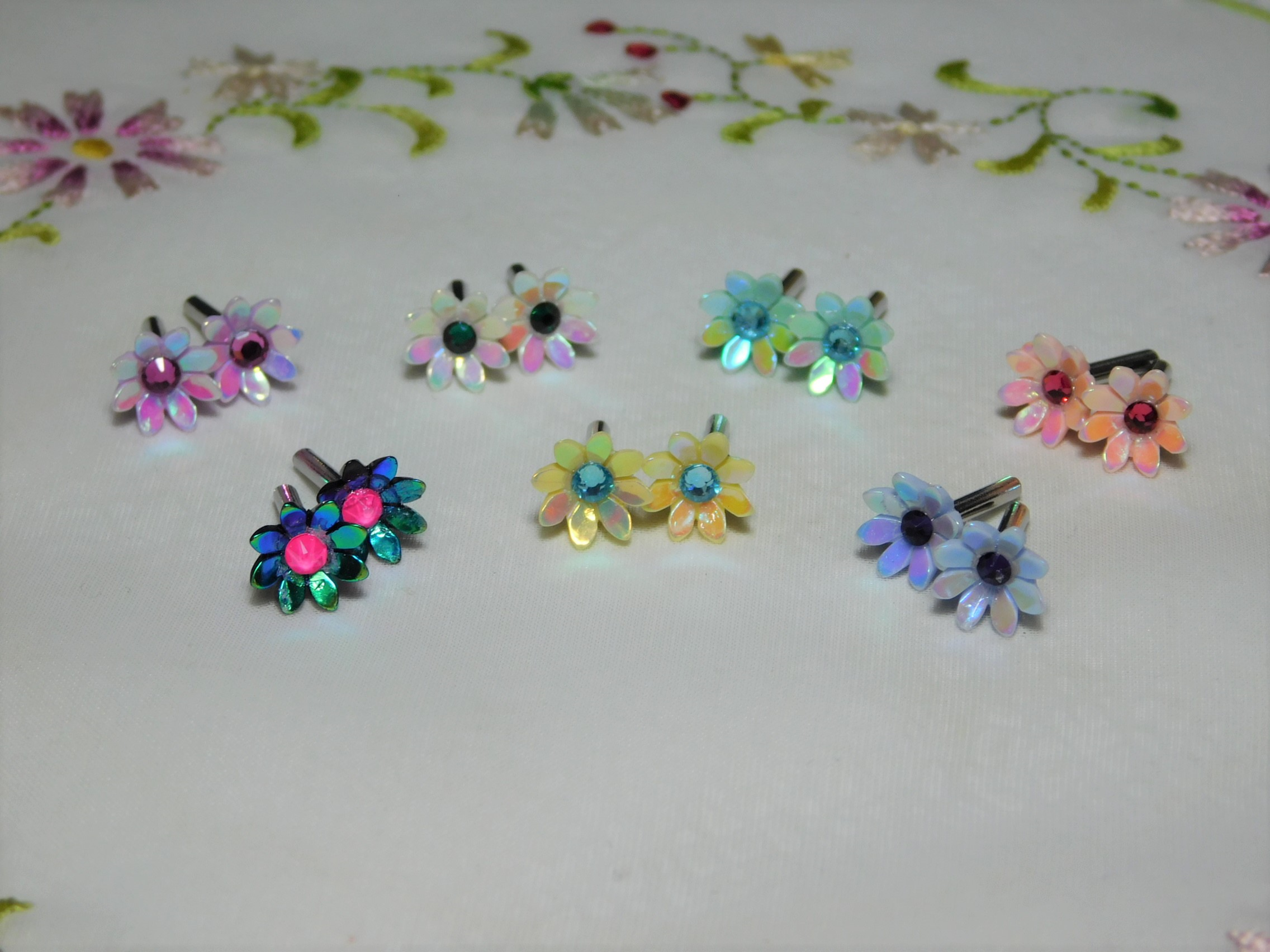 Colorful Daisy 2mm Stud Earrings for dolls