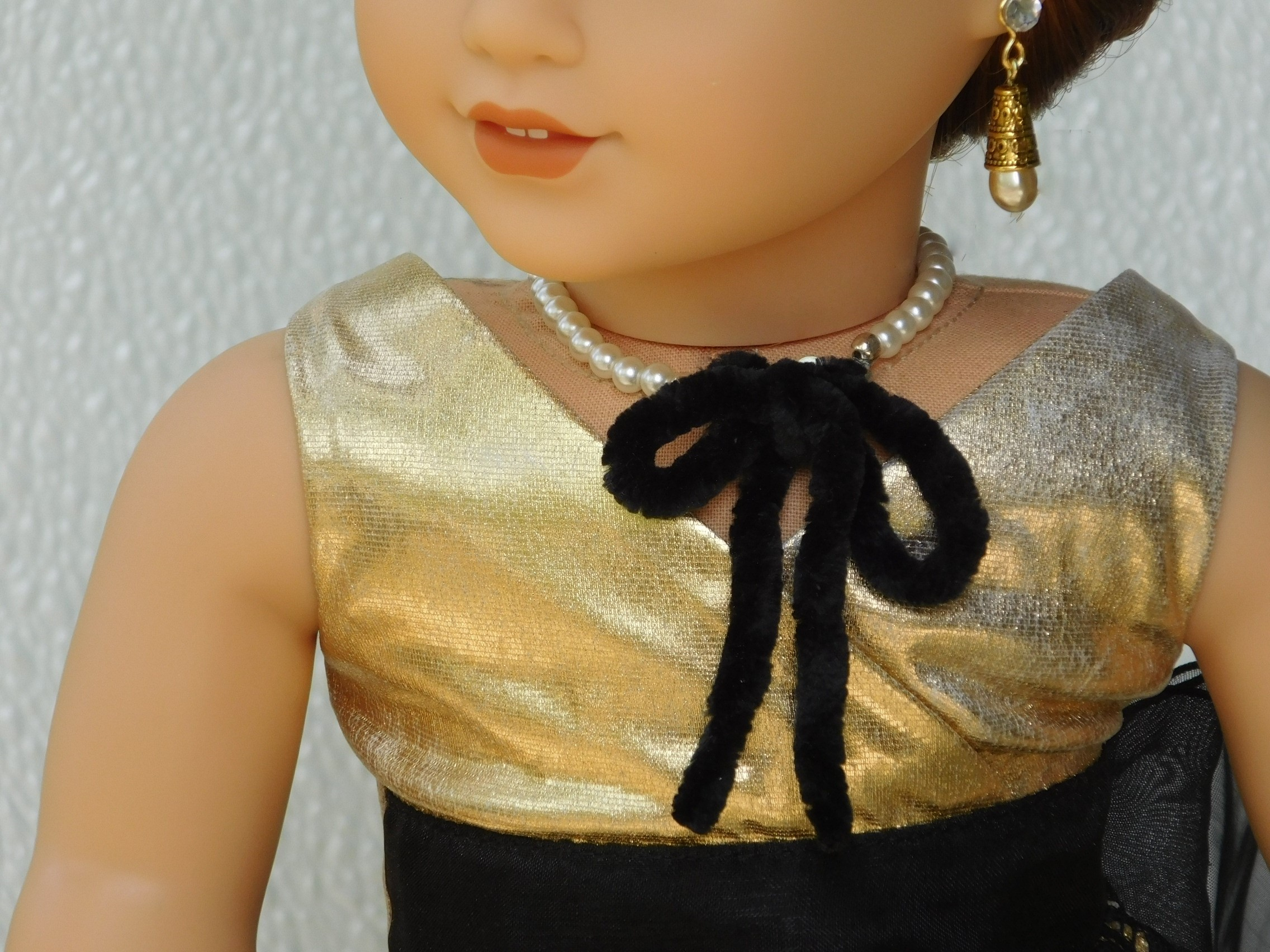 Pearl Necklace with Velvet Ties