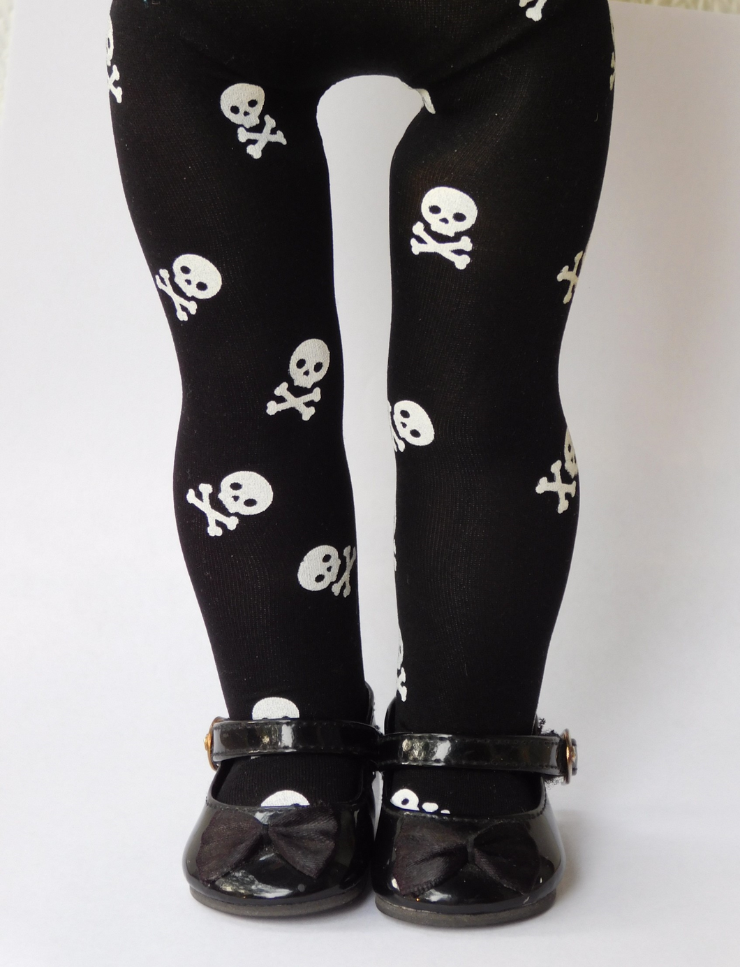 Black tights with white skull and cross bones 