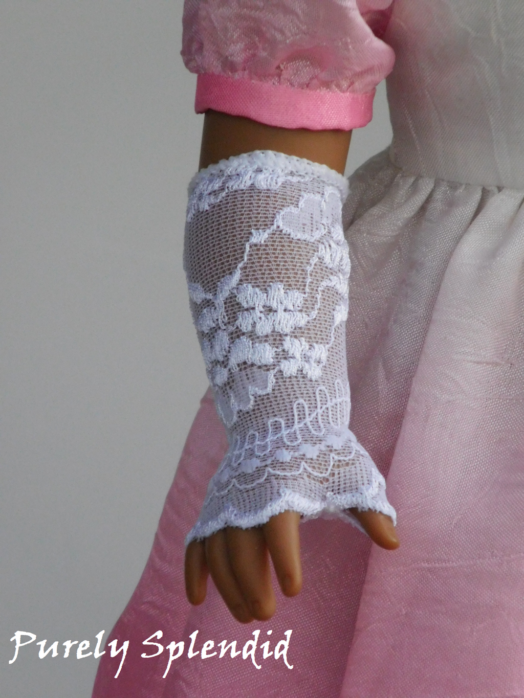 Lacy White Fingerless Gloves