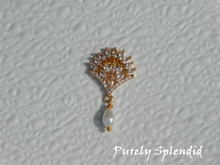 Load image into Gallery viewer, crystal Dazzling Fan Brooch with teardrop pearl dangle
