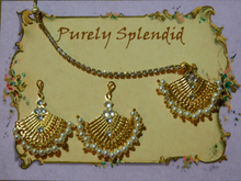 Load image into Gallery viewer, Beautiful gold fan shapes with multiple tiny pearl like beads hanging. Maang Tikka has a sparkling gold hair chain. Shown with matching earrings
