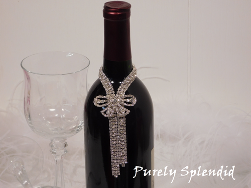 close up picture of the Sparkling Rhinestone Bow Bottle Bling on a wine bottle