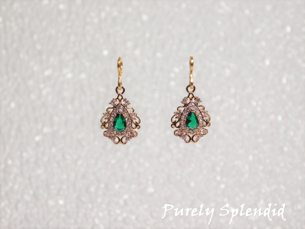 Sparkling Green Glamour Earrings 