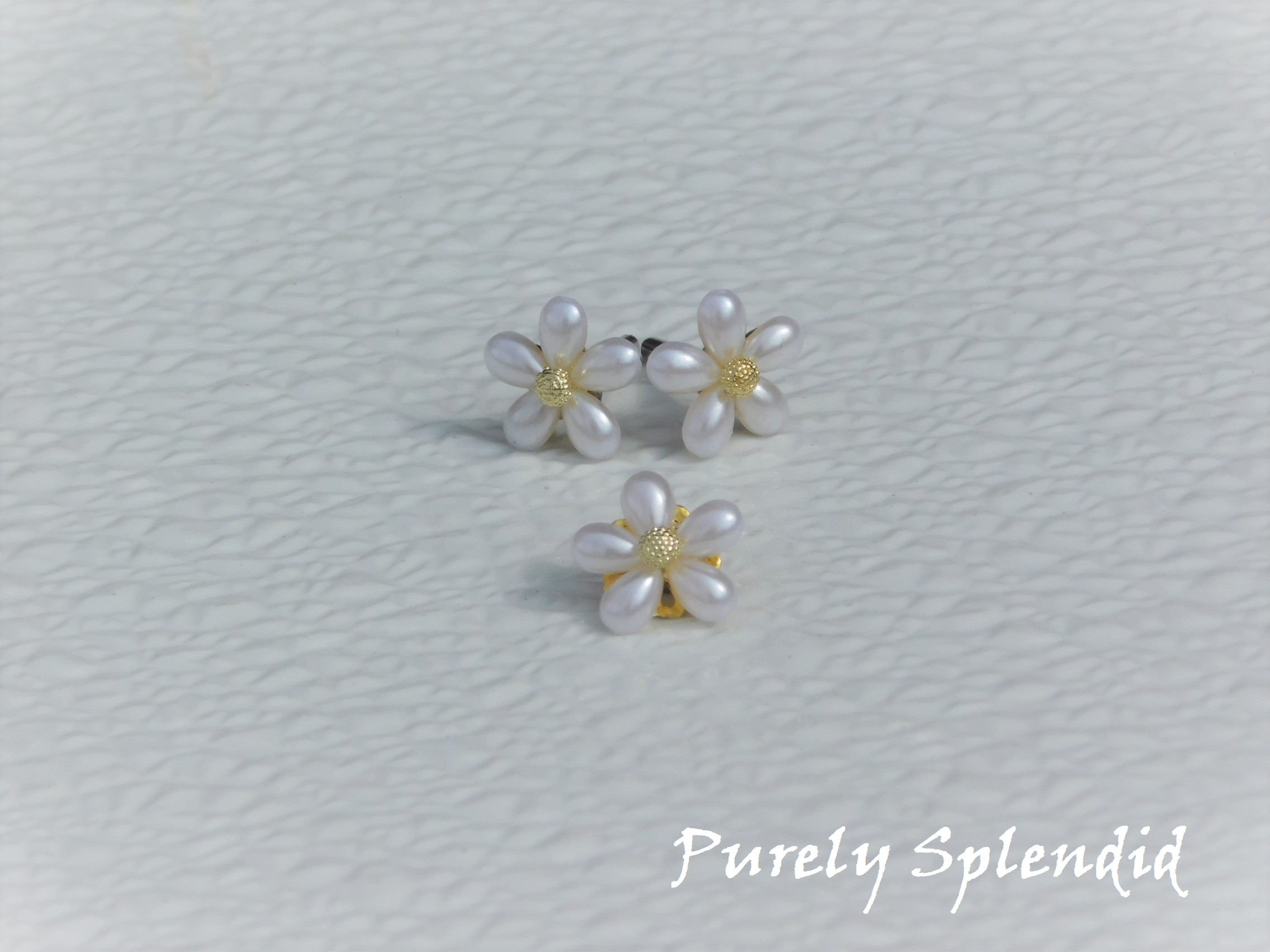 Pretty White Daisy Brooch and Stud Earrings for dolls who wear 2mm studs 